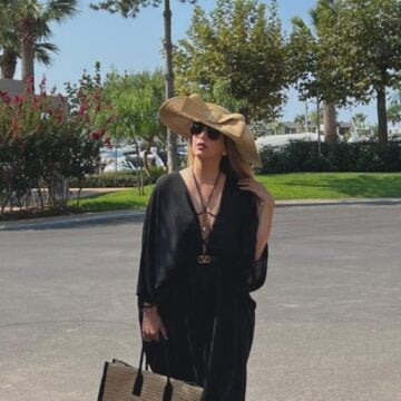 Leonora Jakupi po i shijon pushimet, publikon momente nga bregdeti (FOTO)