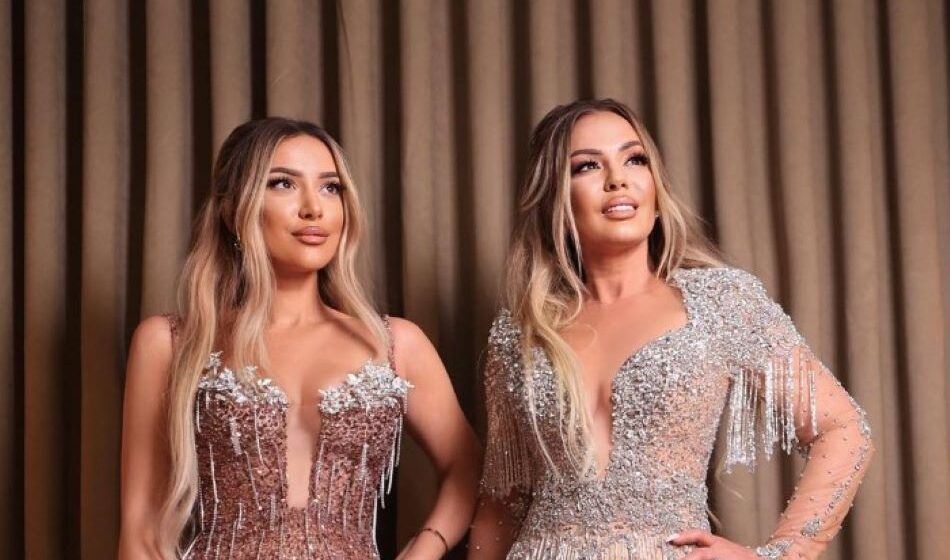 Nënë e bijë e kallin atmosferen në dasëm me vallzimin e tyre karakteristik (FOTO)