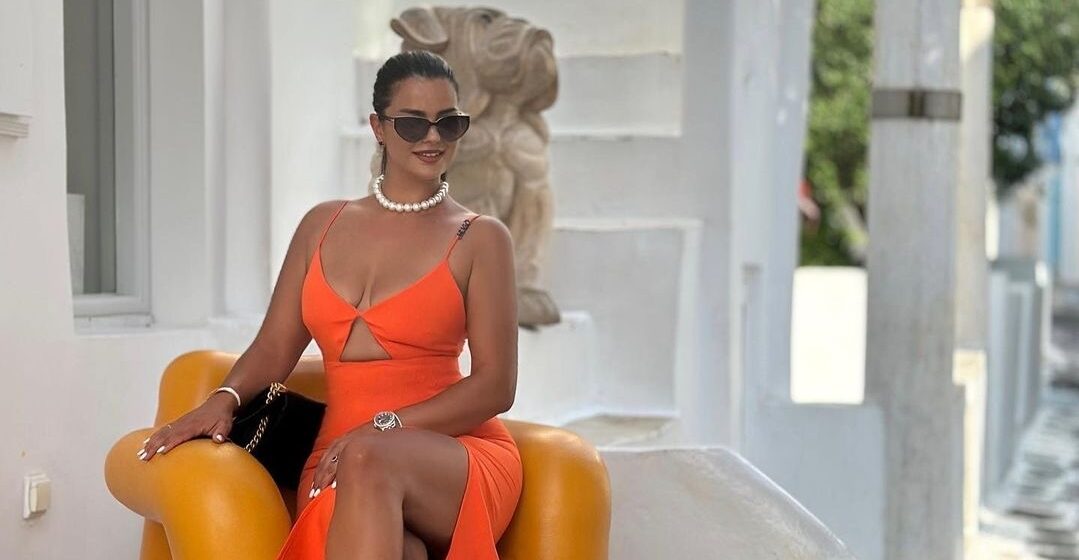 Andrra e Sinanit po i shijon pushimet në Turqi, por siç duket ka vendosur t’i shtojë disa kilogramë