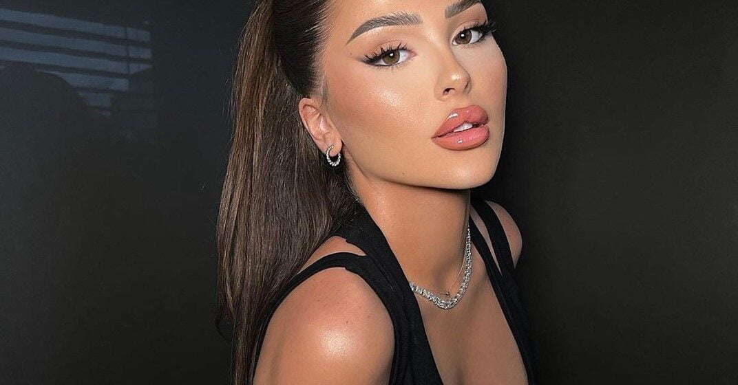 Elira Martinaj - Instagram (8) Mbesa e Shyhretes publikon pamje e zhveshur dhe po duket super-hot
