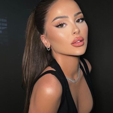 Mbesa e Shyhretes publikon pamje e zhveshur dhe po duket super-hot