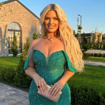 Learta ka dalë sonte me motrat e burrit të saj, por duket se nuk i ka kushtuar aspak vëmendje pamjes