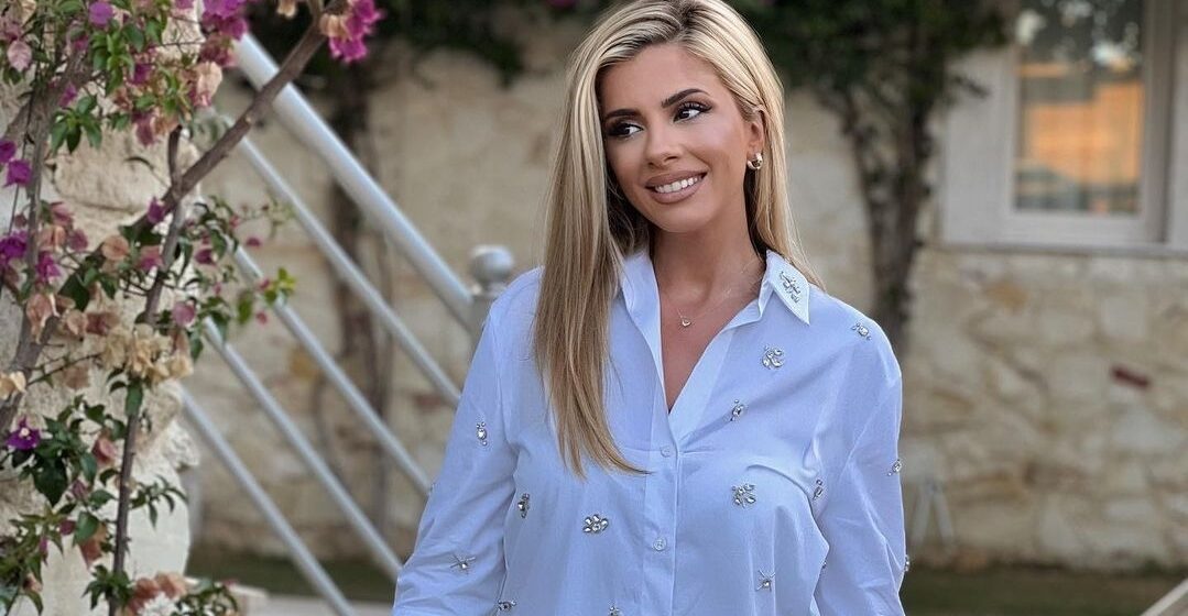 Qendresa1 Nusja e Labit e veshur me ‘miniq’, Labi do të xhelozojë kur ta shoh sa shumë i ka ekspozuar këmbët