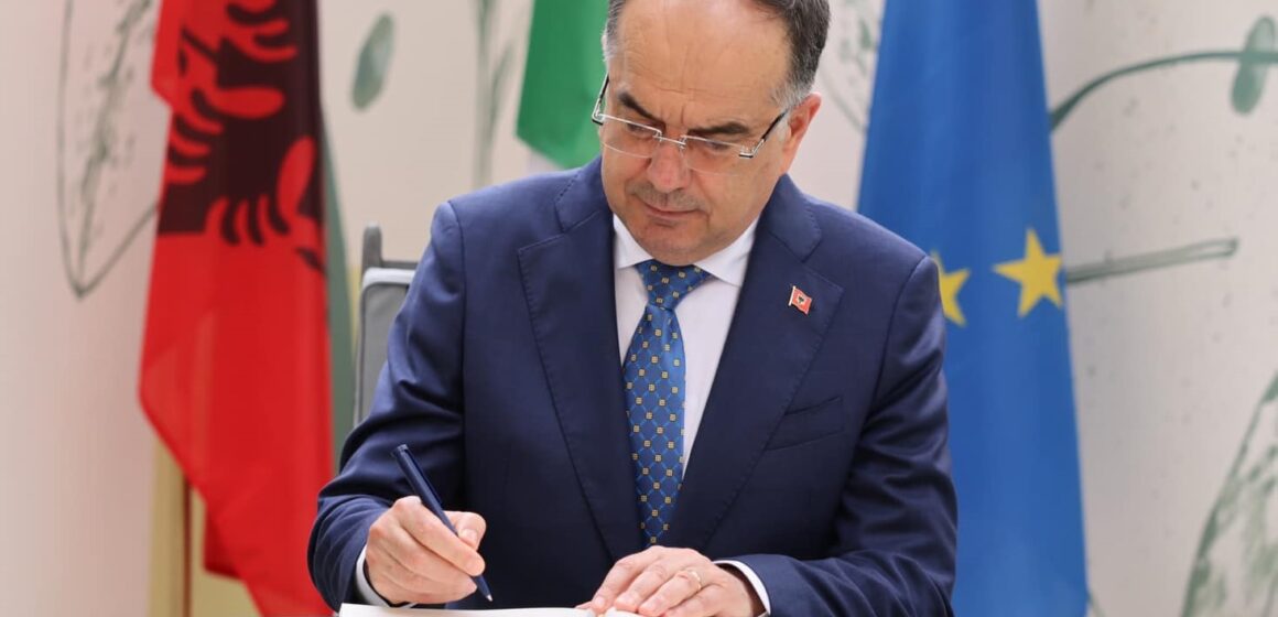 Begaj dekreton ministrat e rinj