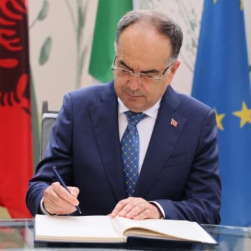 ajram begaj Begaj dekreton ministrat e rinj