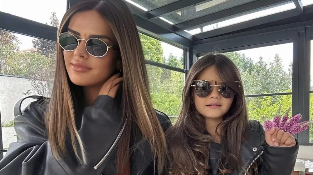 ariana1 Ariana ‘shtyhet’ me të bijën se cila po duket më bukur, por cila mendoni ju?