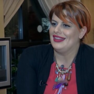 Dikur shumë e plotë, por Big Mama humbi kaq kilogramë sa të marr guximin dhe të dal e zhveshur