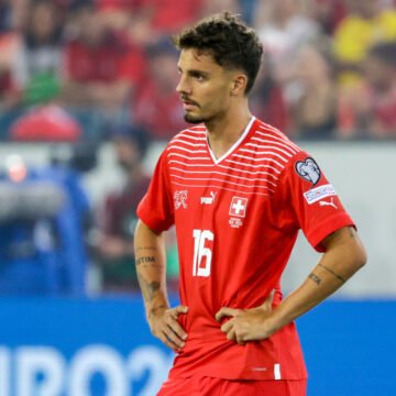 bislimi Xhaka, Shaqiri dhe Jashari u duartrokitën në stadium, vërshëllehet Uran Bislimi