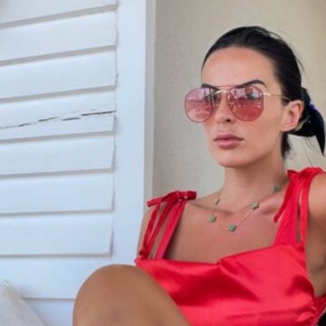 Blerona provokon nga pushimet, ngre këmbën dhe rrezikon të zbulojë me shumë se ç’duhet