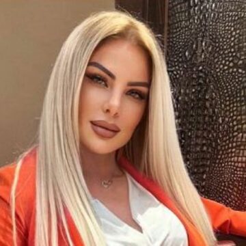 Duda Balje vishet me komplete të bukura, po duket tamam si një zonjë e vërtetë