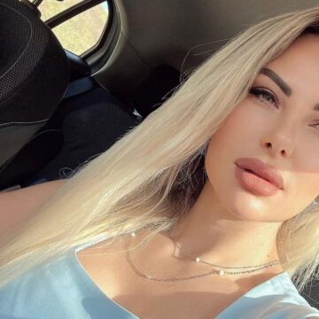 Me fustan e buzë të kuqe, Duda Balje do t’i çmend të gjithë deputetët e kuvendit me këtë pamje joshëse