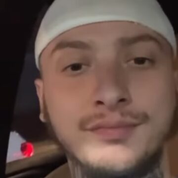 Devotshmëria e tij nuk po ka skaj, Fero tani shfaqet edhe me kapele të haxhinjëve