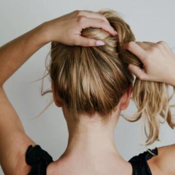 A duhet t’i mbani flokët e lidhura gjatë gjumit?