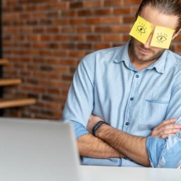 gjumi Këta janë shkaktarët që mund t’iu zë gjumi në vendin e punës