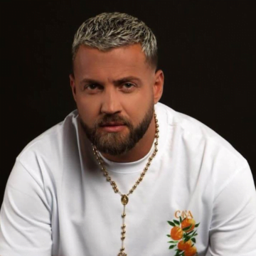 Luizit i ndodhë e papritura, ai detyrohet të largohet nga skena pa dhënë asnjë shpjegim