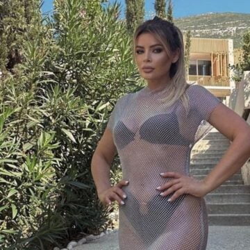 E tepron me zhveshjen Mimoza Mustafa, shfaqet në bikini në moshën 50-vjeçare