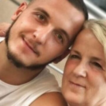 mozzik Nëna e Mozzikut feston ditëlindjen, ai e uron me fjalët më të bukura