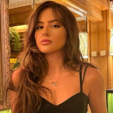 Mbesa e Shyhretes rritet para kohe, por publikon pamje e zhveshur dhe po duket super-hot