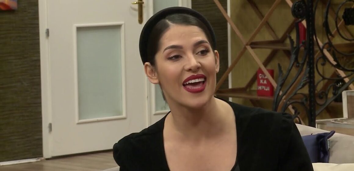 “Pajtesa” e luan katunaren në serial, por në jetën reale qenka super e pasur