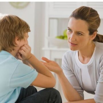 Prindër, këto janë gjërat që duhet t’ia mësoni fëmijëve rreth detyrave dhe testeve