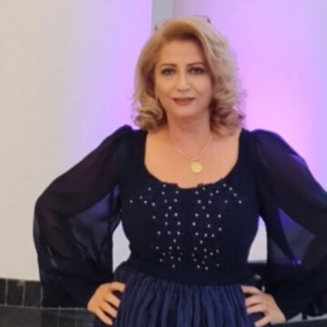 Shkurte Fejza ka dalë me vajzën dhe nipin, por veshja dhe stili i flokëve të saj morën tërë vëmendjen