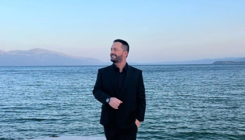 sinan hoxhaaa Transformimi i madh i Sinan Hoxhës, kaq shumë ka ndryshuar sa nuk do ta njihni