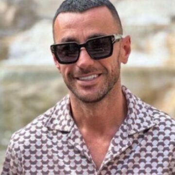 stresi Dalin pamjet me fytyrën e zbuluar, kjo është e dashura e re e Stresit