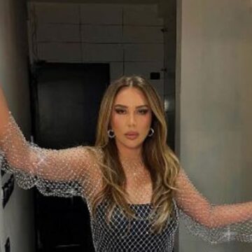 E veshur me fustanin plot ‘xixa’, Teuta tregon se sa shumë është shëndoshur