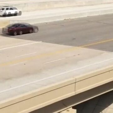 Vija misterioze e verdhë shfaqet në autostradën e Floridës