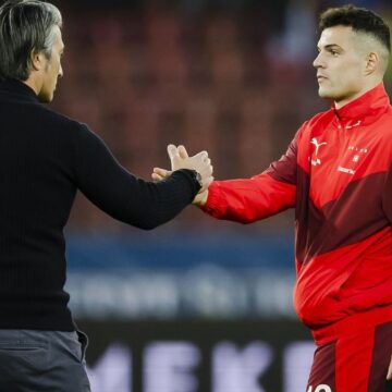 Trajneri i Zvicrës foli me Xhakën, pasi ky i fundit e kritikoi