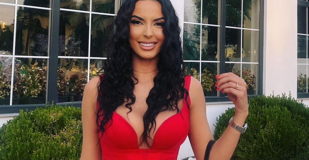 Blerona5 E tepron Blerona Zeqiri, me këtë veshje provokuese shfaqet në vendin e punës