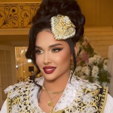 Egzona i ‘çmendi’ edhe gratë në kanagjeq, shfaqet duke zbuluar gjoksin