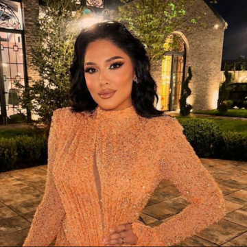 Zonjë e rëndë, me këtë veshje del në qytet bashkëshortja e Albatritit