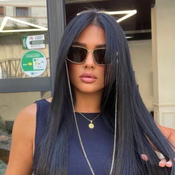 Egzona mundohet të tregohet grua me stil, por ia huq keq me paraqitjen e fundit