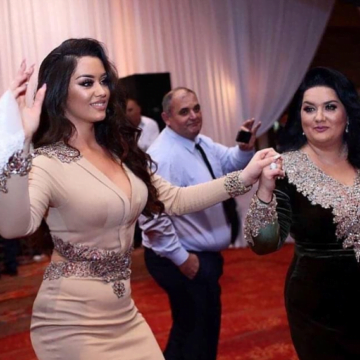 Kunata e Egzonës bëhet gati për të dalë, ka zgjedhur këtë veshje provokative