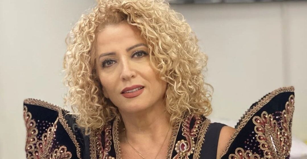 shkurte Shkurte Fejza si 20-vjeçare, po duket si të ishte binjake me çikën e saj