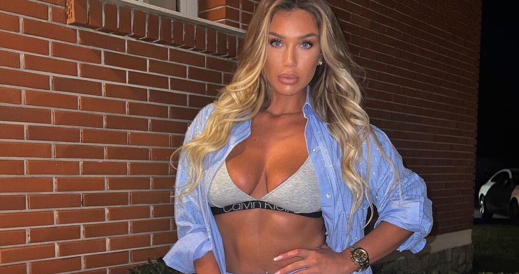 Adelina Tahiri - Instagram (14) E tepron Adelina Tahiri, shfaqet si ‘tigër’ në këtë veshje provokuese