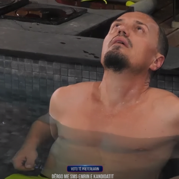 Me syte kah qielli, Blero shtanget në pishinë