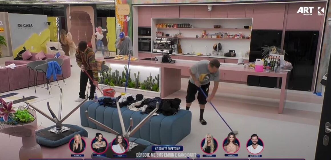 Blero dhe Blerando tregohen të ‘vyer’ pastrojnë dyshemenë