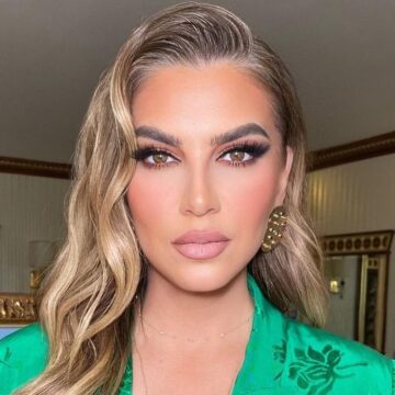 Leonora Jakupi i ‘zhdukë’ rrudhat, e ka bërë veten të duket si 15-vjeçare