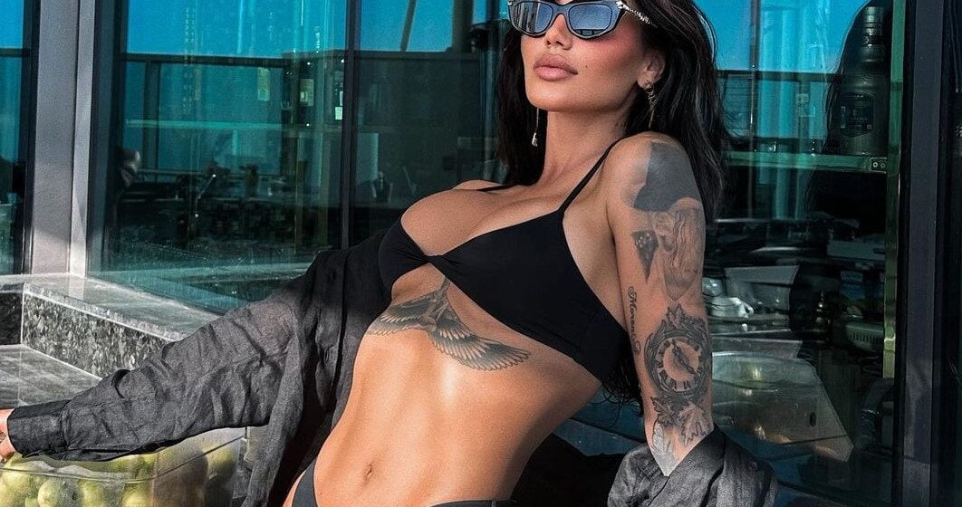 Morena Taraku - Instagram (13) Morena si një super-bombë, shfaqet në mesin e dy djemve bukurosha