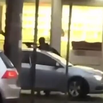 Katër vetë plaçkitin një argjendari në Suharekë – plagoset një polic (VIDEO)