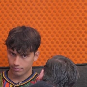 Vesa e Blerando afër, por s’i flasin njëri-tjetrit