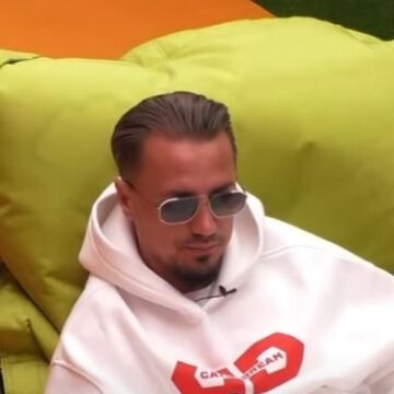 Blero duket se po ‘vuan’, kërkon nga e dashura këtë dhuratë simbolike