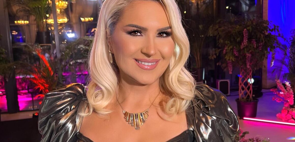 Mosha është vetëm një numër! Shyhretja ‘ndez’ rrjetin me stilin e saj të pazakontë