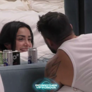 Më në fund thyhet akulli brenda shtëpisë, Alba dhe Azemi shkëmbëjnë puthjen e parë plot pasion