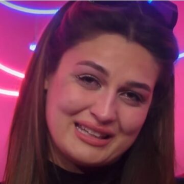 Vesa lëshon bombën: Një djalë që e pëlqeja e zuri kushëririn tim, dyshova se edhe ish i fejuari im ishte “gay”