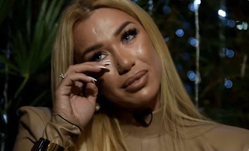 adelina E dhimbshme: Adelina Tahiri humb personin e dashur, tregon se është duke mbajtur zi