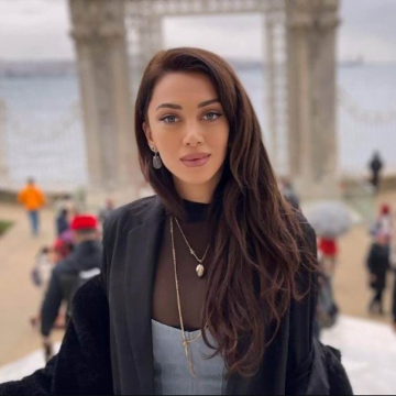 Besiana e Shkurte Fejzës ka dalë sonte, tërë vëmendjen morën grimi i saj i rëndë dhe operacionet në fytyrë