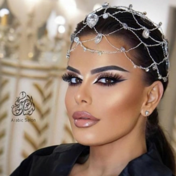 Big Mama më as me shoqe nuk del e parregulluar, është bërë ni nuse për të pirë një kafe